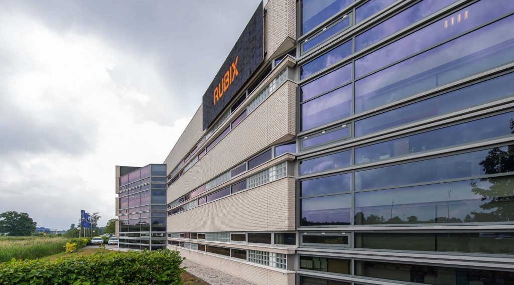 1.Netherlands_offices_exterior_logo_electronic-sign_advance